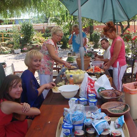 Holiday Vendeghaz Es Szabadidokert Jardanhaza المظهر الخارجي الصورة