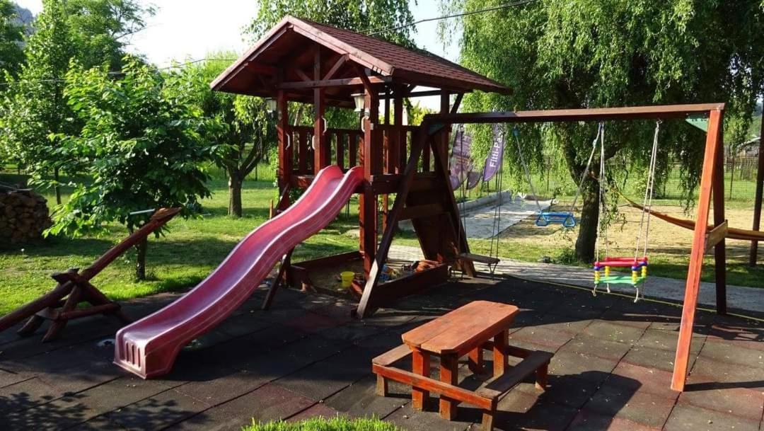 Holiday Vendeghaz Es Szabadidokert Jardanhaza المظهر الخارجي الصورة