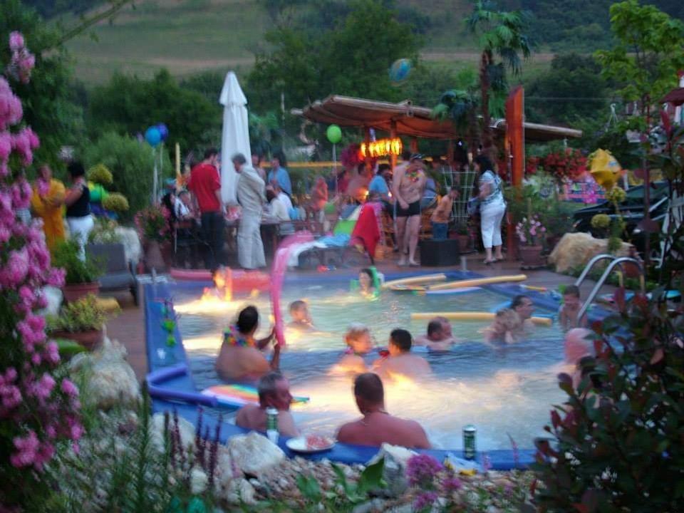 Holiday Vendeghaz Es Szabadidokert Jardanhaza المظهر الخارجي الصورة